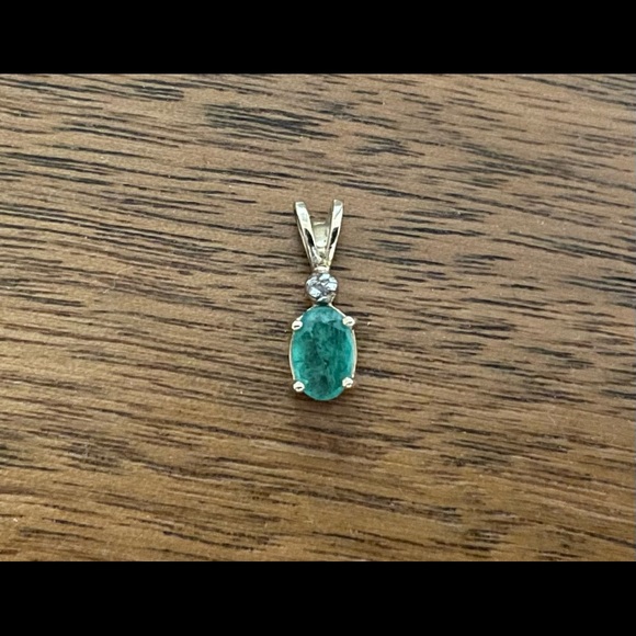 Jewelry - ✨14k Gold Emerald Charm✨
